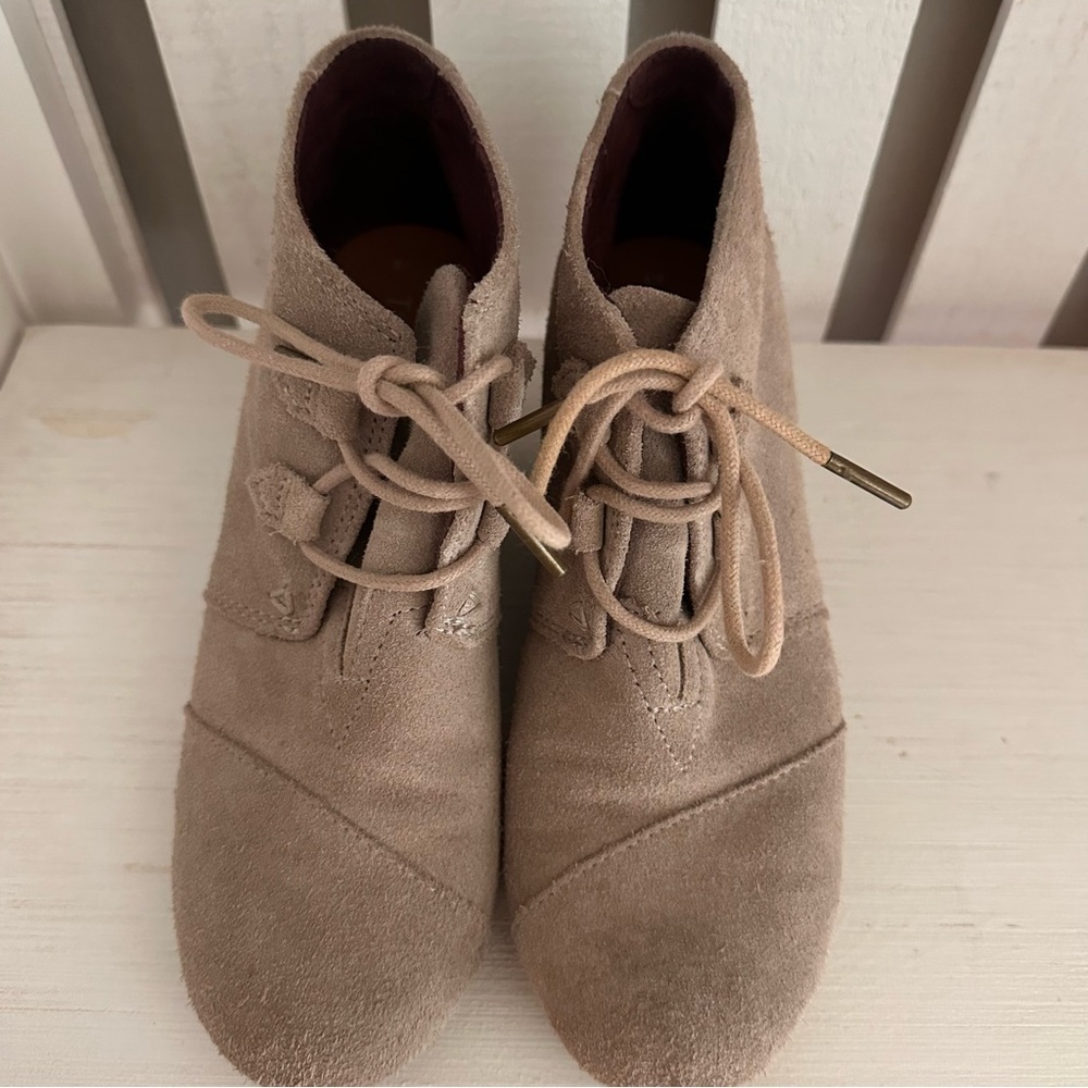 Toms Wedge Booties Women's Size 8 Suede Desert Leather Ankle Lace Up Taupe - Picture 3 of 15